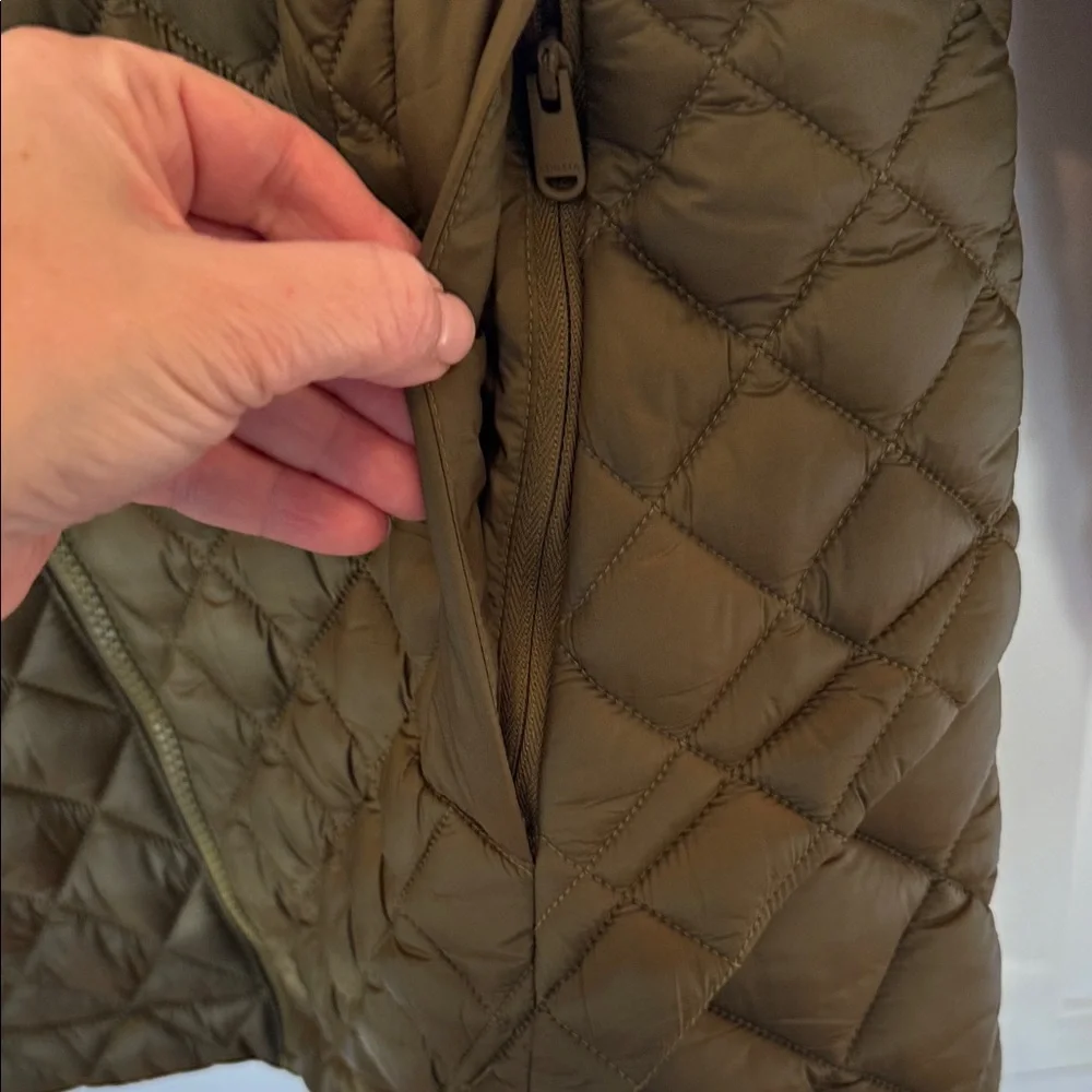 Athleta Quilted Jacket in Olive - Picture 5 of 6